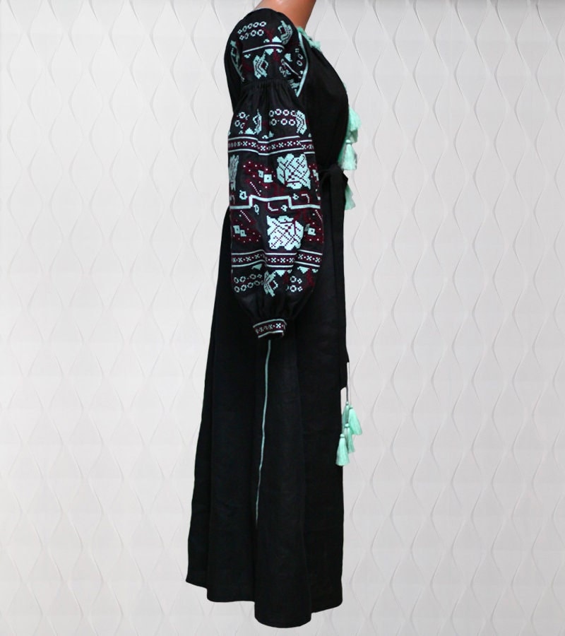 Size 2US/XS! Black Bohemian Embroidered Midi Dress – Folk Nouveau Elegance Wrap