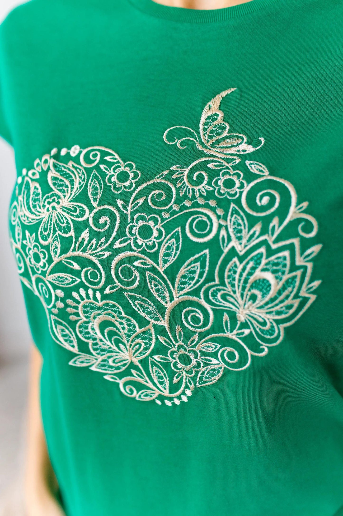 Size S. Green Heart Floral Graphic T-Shirt – Botanical Folk-Inspired Cotton Tee