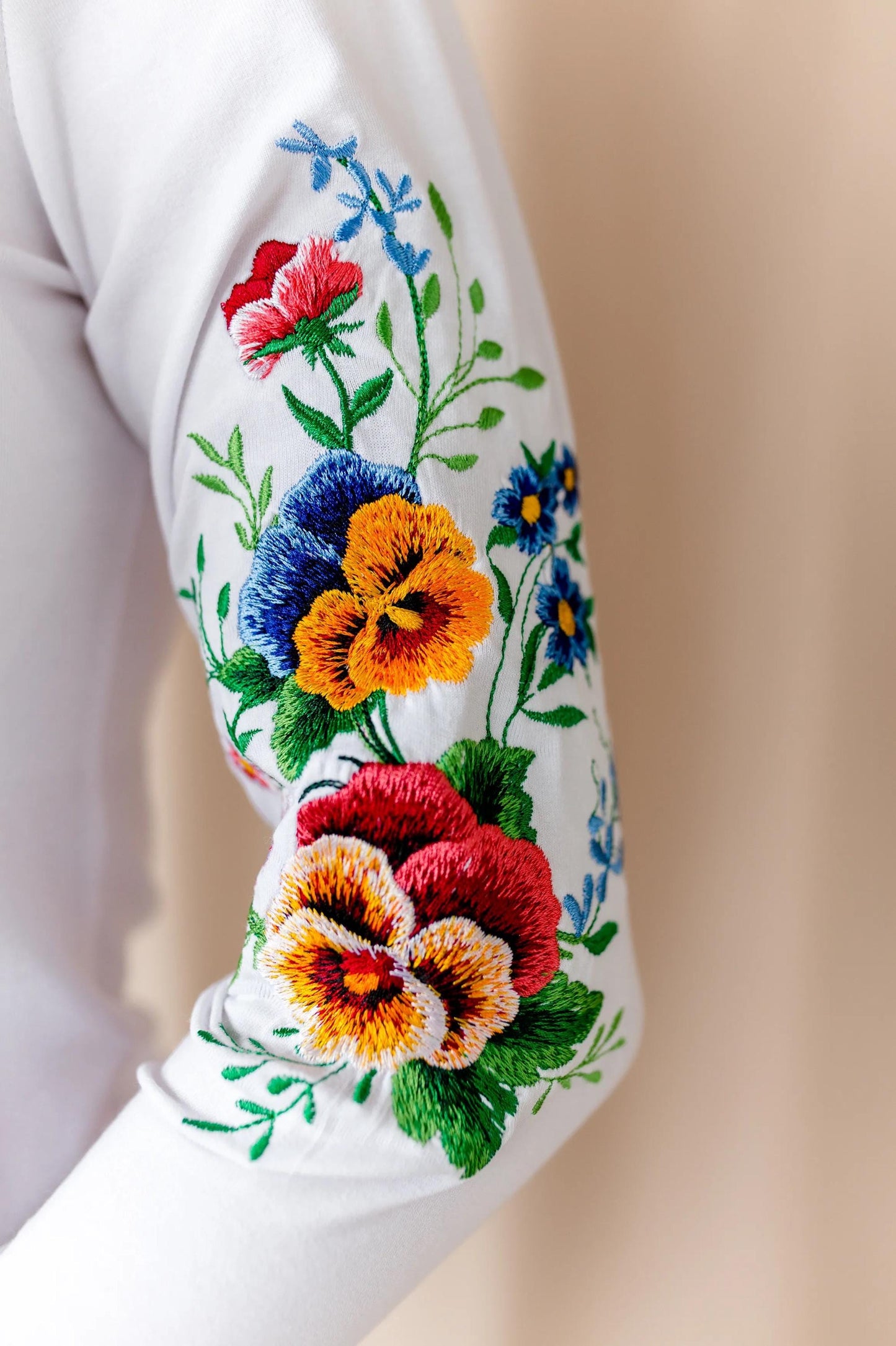 Sizes S,M,L. White Floral Boho T-shirt - Mexican Hippie Tee