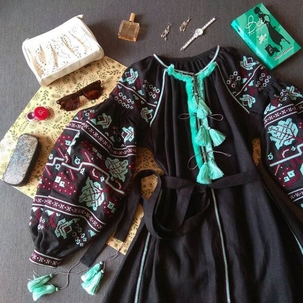 Size 2US/XS! Black Bohemian Embroidered Midi Dress – Folk Nouveau Elegance Wrap