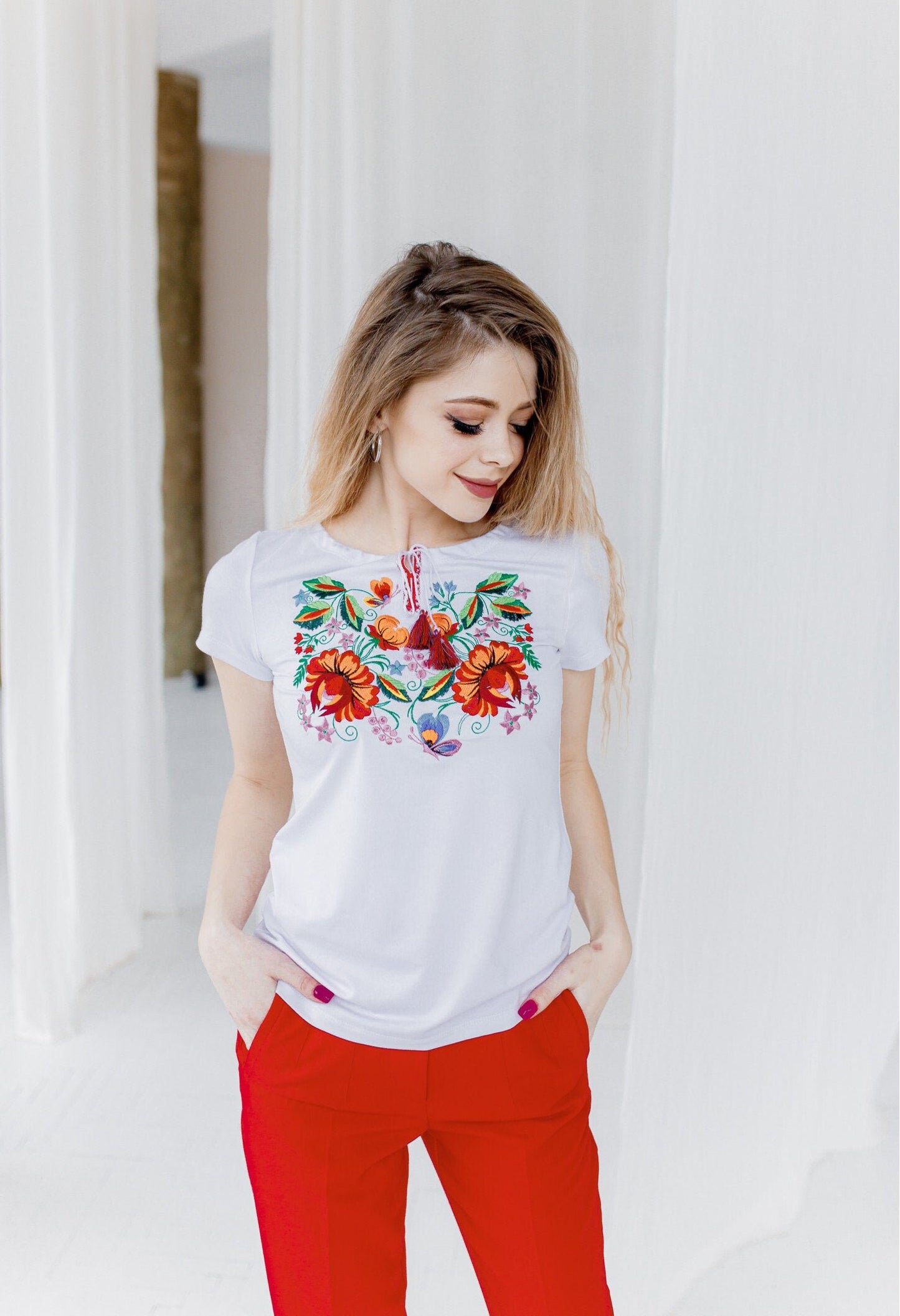 Sizes M,L,XL. Mexican Embroidered Top - Floral Embroidered Blouse - Mexican Huipil - Hippie-Boho Blouse - Mexican Top - Colorful Top