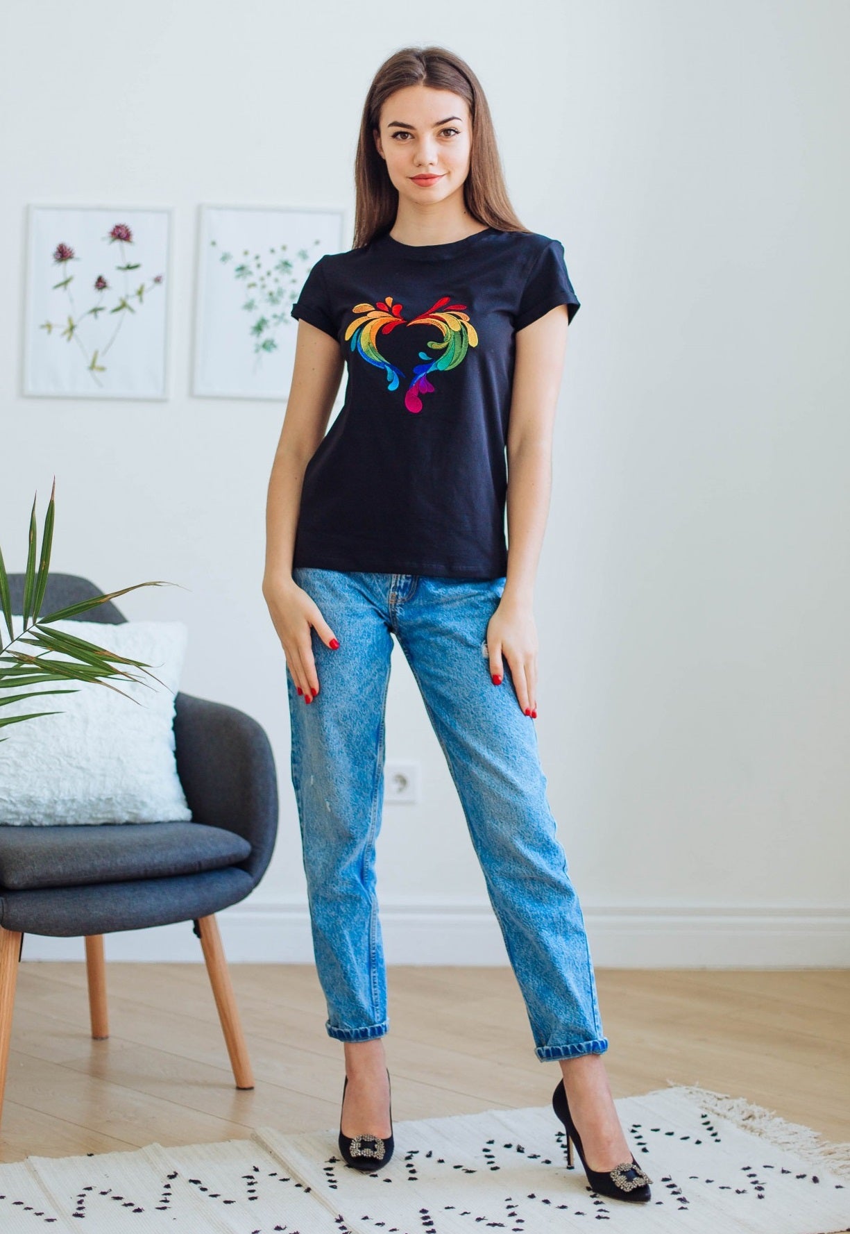 Size XXL. Rainbow Heart Embroidered Black T-Shirt – Chic Boho Women's Top