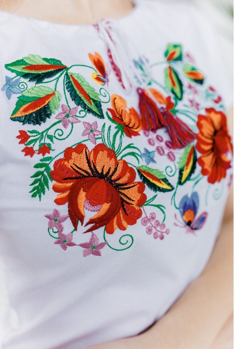 Sizes M,L,XL. Mexican Embroidered Top - Floral Embroidered Blouse - Mexican Huipil - Hippie-Boho Blouse - Mexican Top - Colorful Top