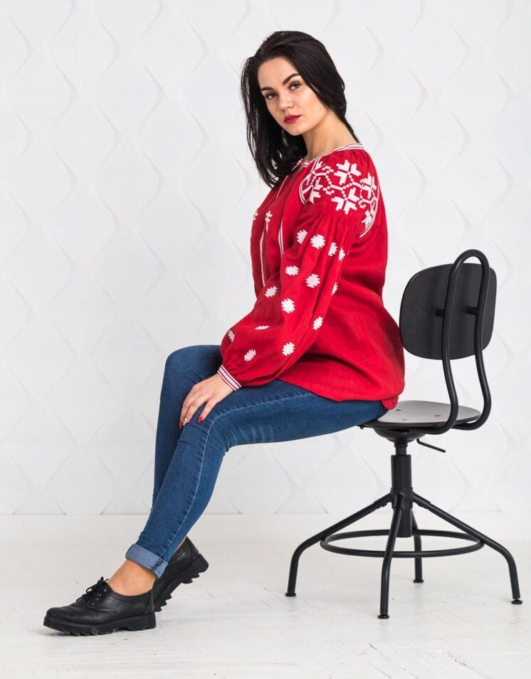 Size 8US//40EU! Red Linen Embroidered Blouse Vyshyvanka – Boho Chic Mexican Folk Top, Ethnic Bohemian Fashion