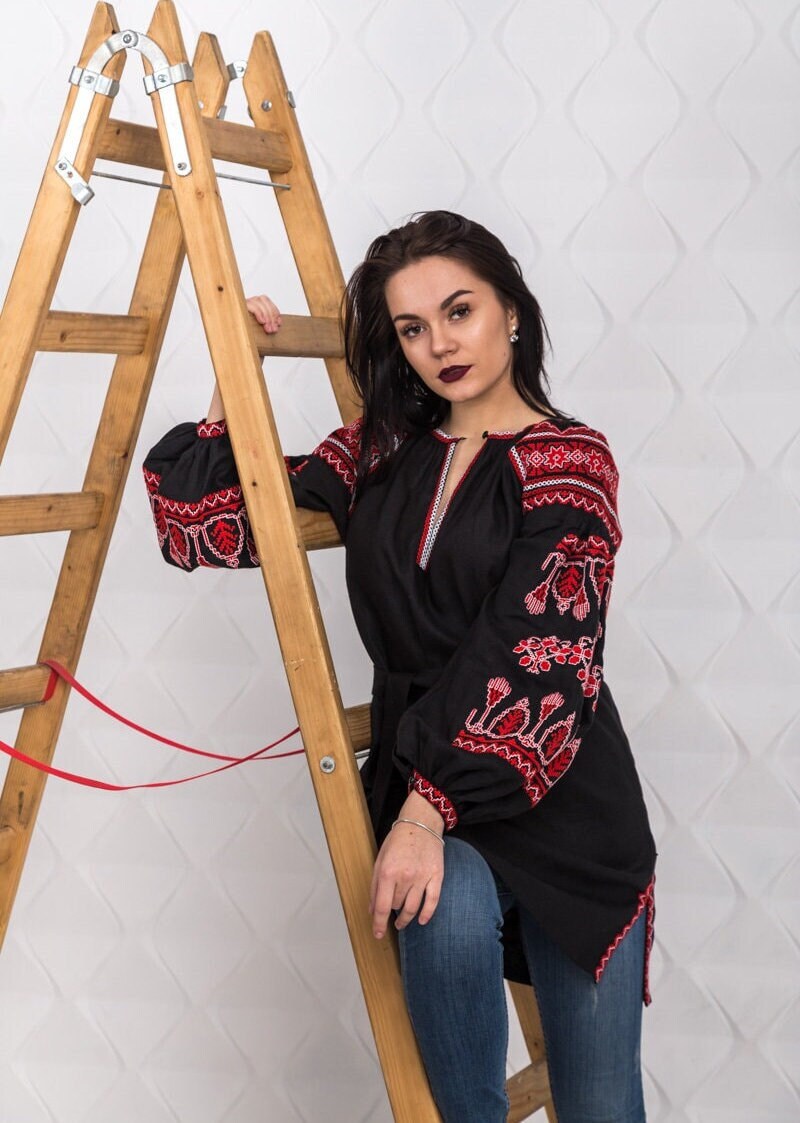 Size S! Black Linen Embroidered Ttunic Dress with Red Ukrainian Folk Floral Motifs – Boho Chic Ethnic Blouse with Belt – Stylish Women’s Vyshyvanka Top