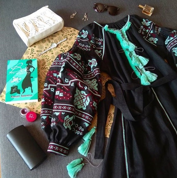 Size 2US/XS! Black Bohemian Embroidered Midi Dress – Folk Nouveau Elegance Wrap