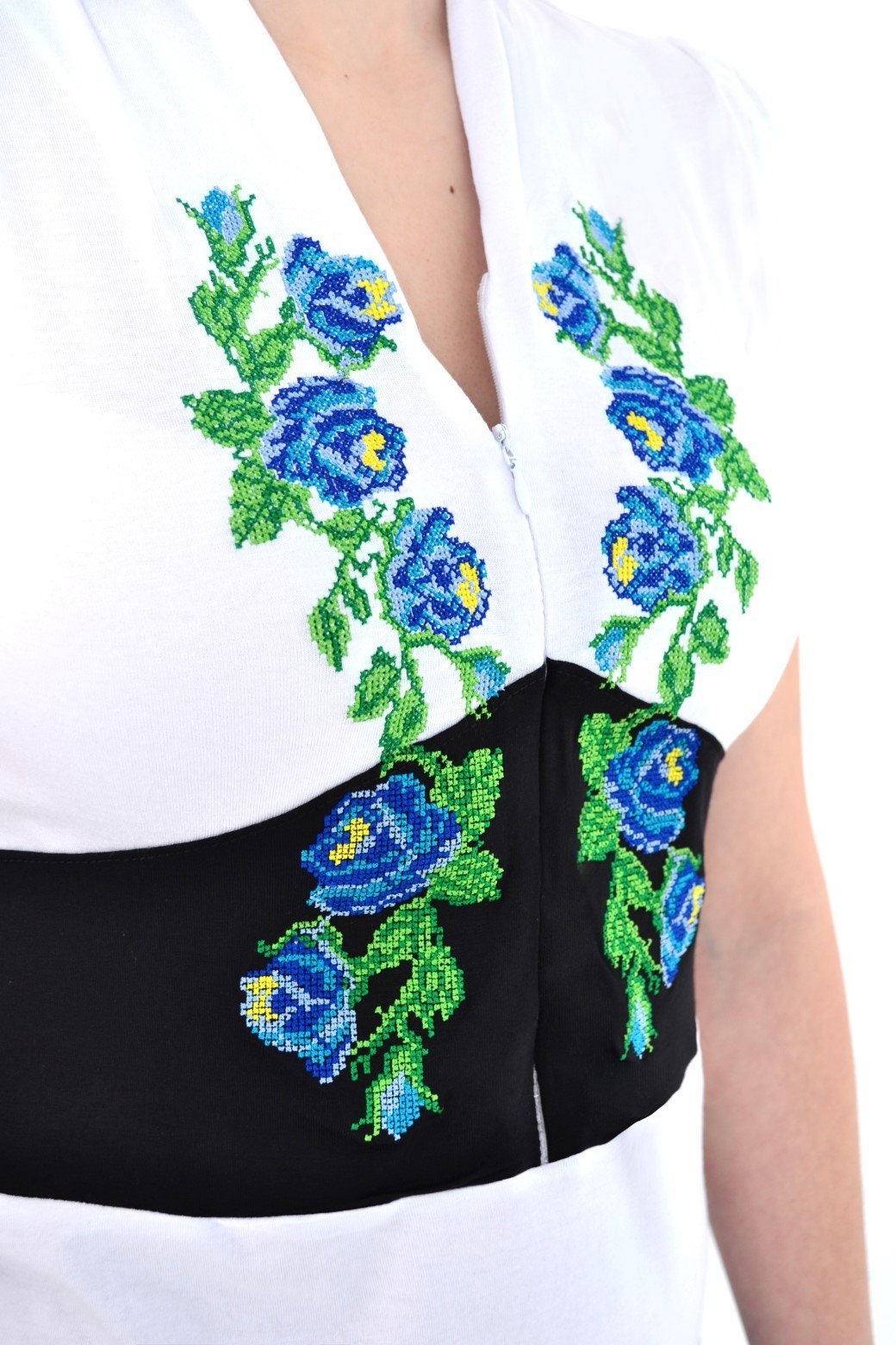 Size L. Beautiful White and Black Embroidered Bohemian Peasant Blouse - Spring Boho Hippie Blouse