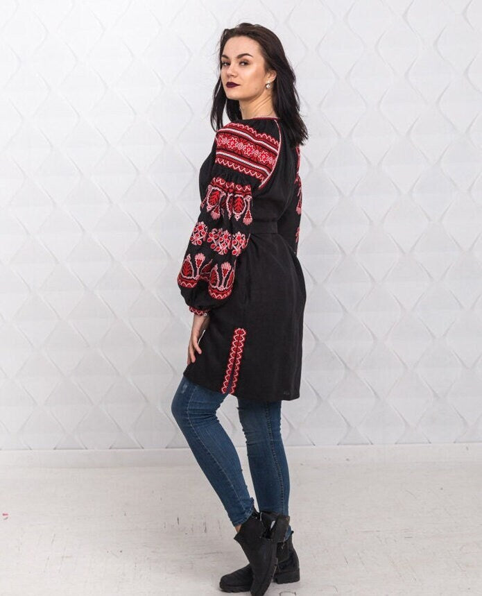 Size S! Black Linen Embroidered Ttunic Dress with Red Ukrainian Folk Floral Motifs – Boho Chic Ethnic Blouse with Belt – Stylish Women’s Vyshyvanka Top