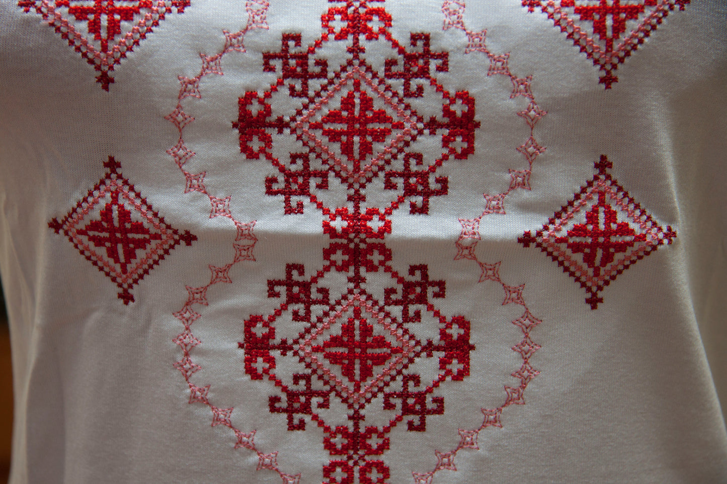 Size XXL. White Embroidered T-Shirt with Red Folk Pattern – Casual Boho Chic Top