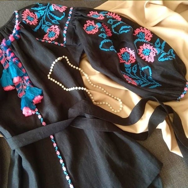 Size 4US//S! Mexican Black Ukrainian Vyshyvanka Shirt - Linen Bohemian Embroidered Folk Blouse