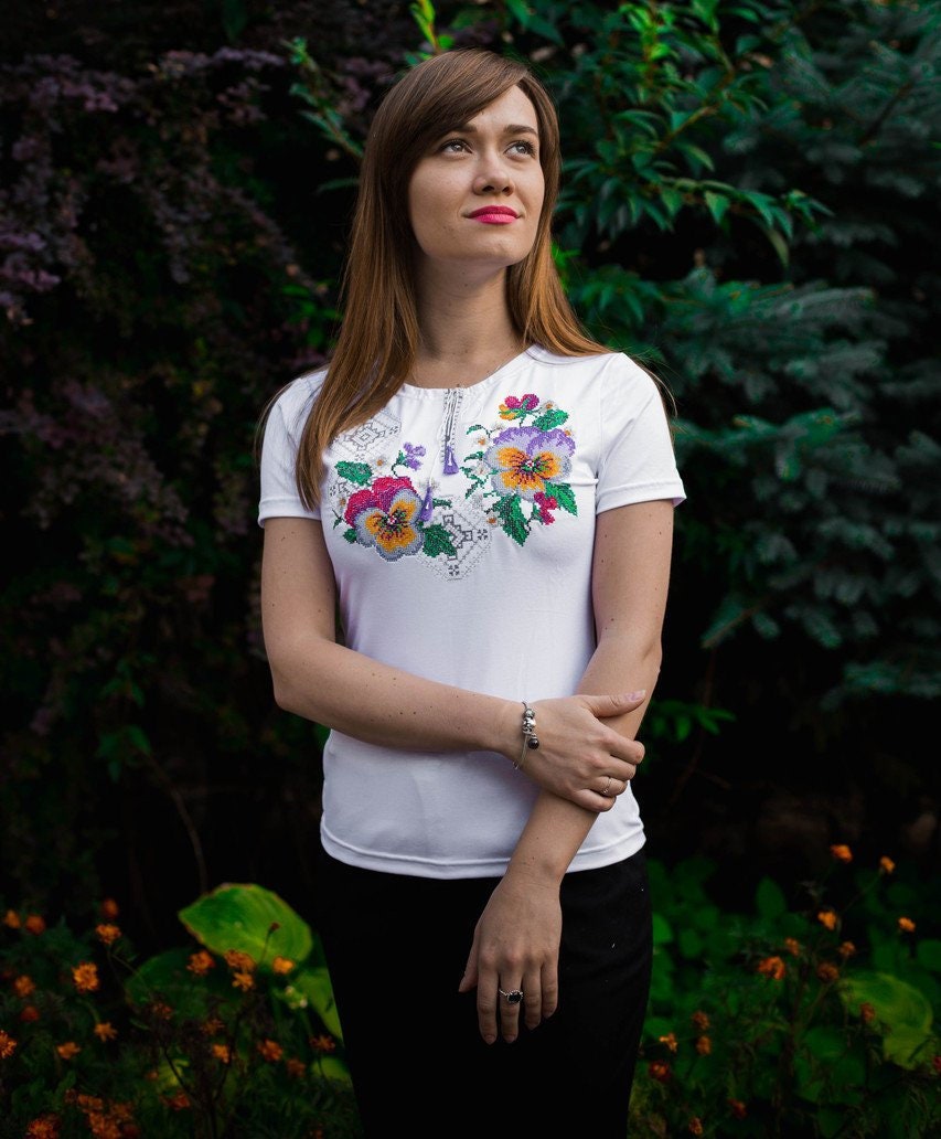 Size XL. Ukrainian Embroidered Shirt. Vyshyvanka Boho Blouse. White Floral T-Shirt. Mexican Folk Top. Ukraine Boho Clothing. Gift Tee with Flowers