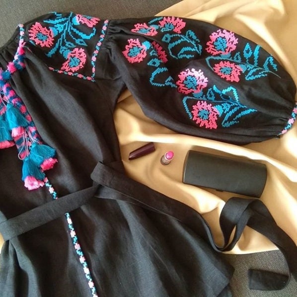 Size 4US//S! Mexican Black Ukrainian Vyshyvanka Shirt - Linen Bohemian Embroidered Folk Blouse