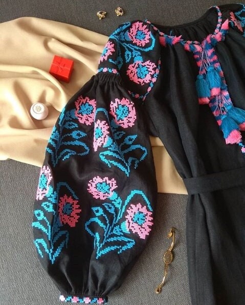 Size 4US//S! Mexican Black Ukrainian Vyshyvanka Shirt - Linen Bohemian Embroidered Folk Blouse