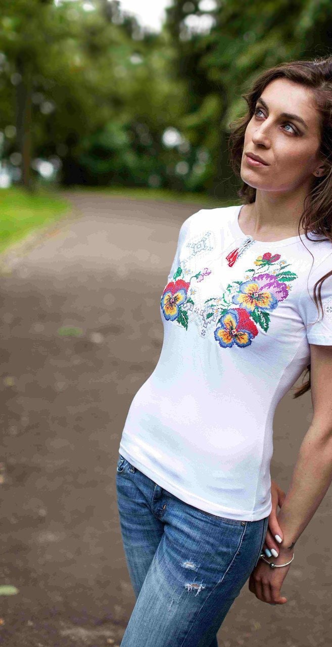 Size XL. Ukrainian Embroidered Shirt. Vyshyvanka Boho Blouse. White Floral T-Shirt. Mexican Folk Top. Ukraine Boho Clothing. Gift Tee with Flowers